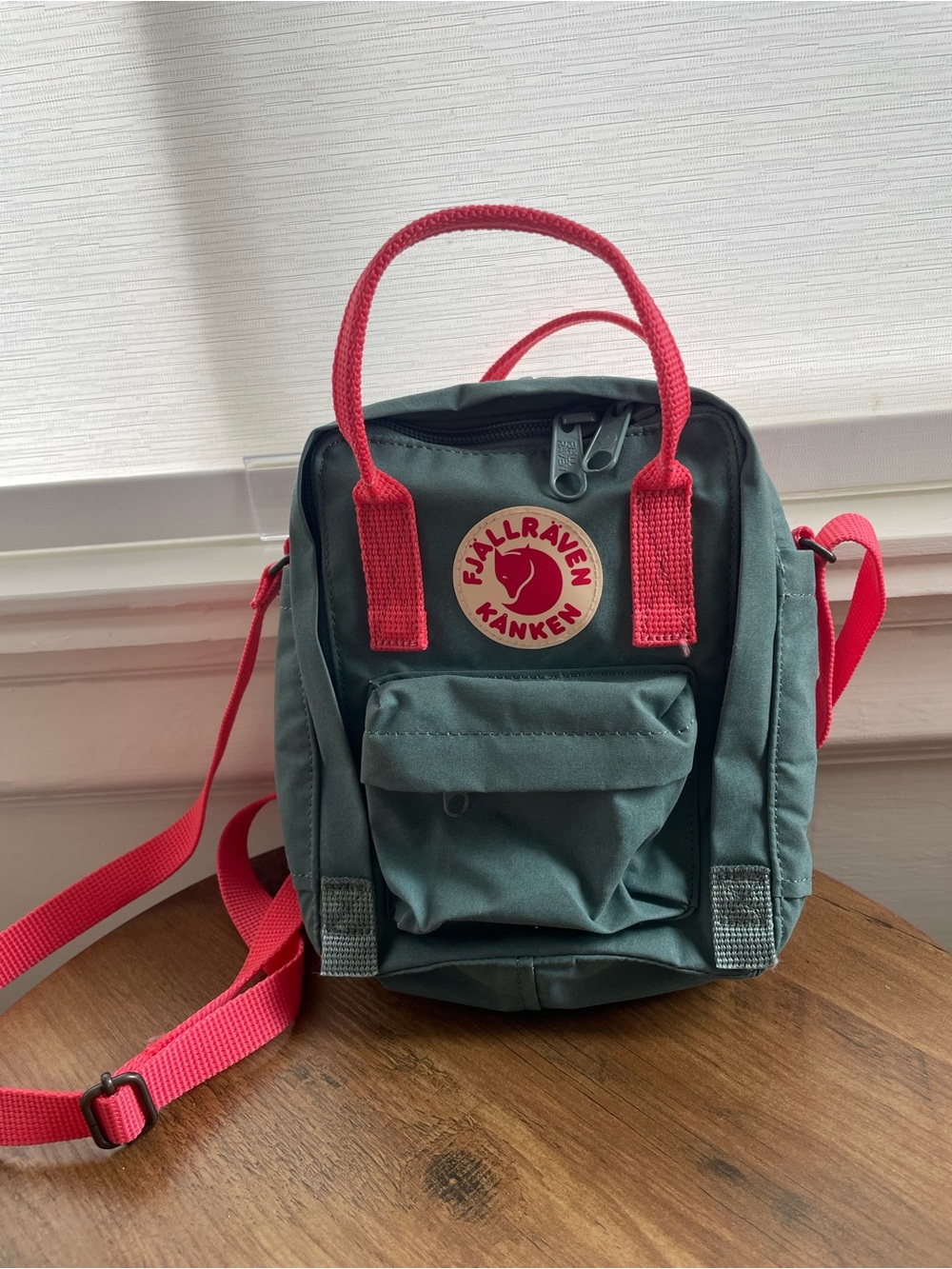 KÅNKEN MINI- worn one (almost brand new)